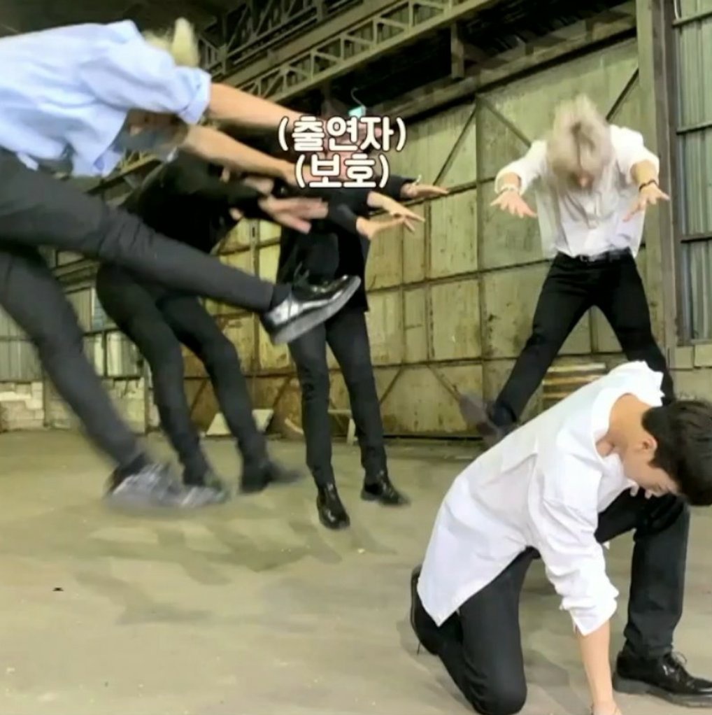 atinyteez009's tweet image. A thread : Ateez being chaotic and effortlessly funny.