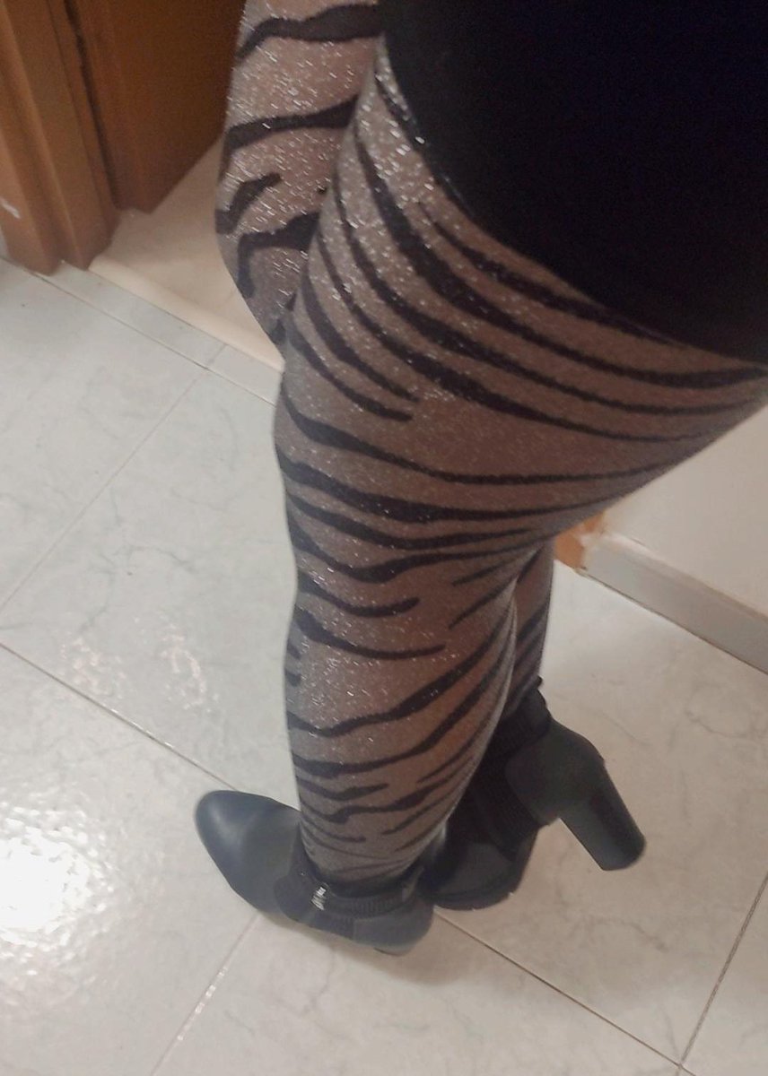 Miss_Lilith_27's tweet photo. Sexy legs. Come under my boats #boats #collant #sexygirl #SugarBabyTwitter #sugarbaby #sugardaddyneed #SugarMama #paypig #PayPal #moneyslaves #MONEY #feet #feetfetiche https://t.co/b17Ll5Sc4k