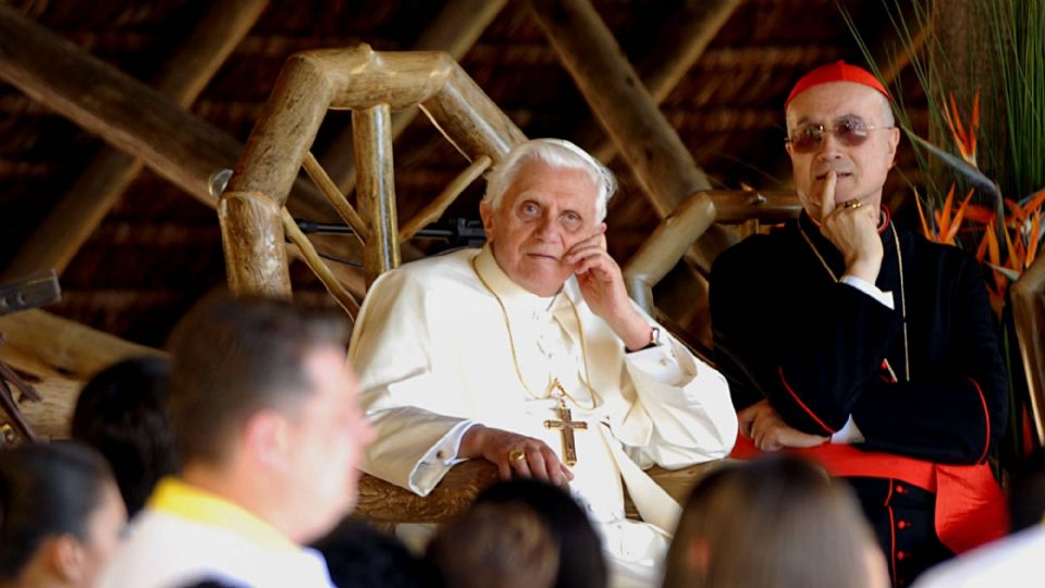 revistaforum's tweet photo. O desaparecimento de Ratzinger merece um brinde

Por @Julianrodrigues 

Há algo excepcional na biografia de Joseph (além de ser islamofóbico, sexista, homofóbico, tradicionalista, autoritário, vaidoso, neoliberal).

Leia o artigo: https://t.co/8jfN321Nvc https://t.co/paLBx9Avo1