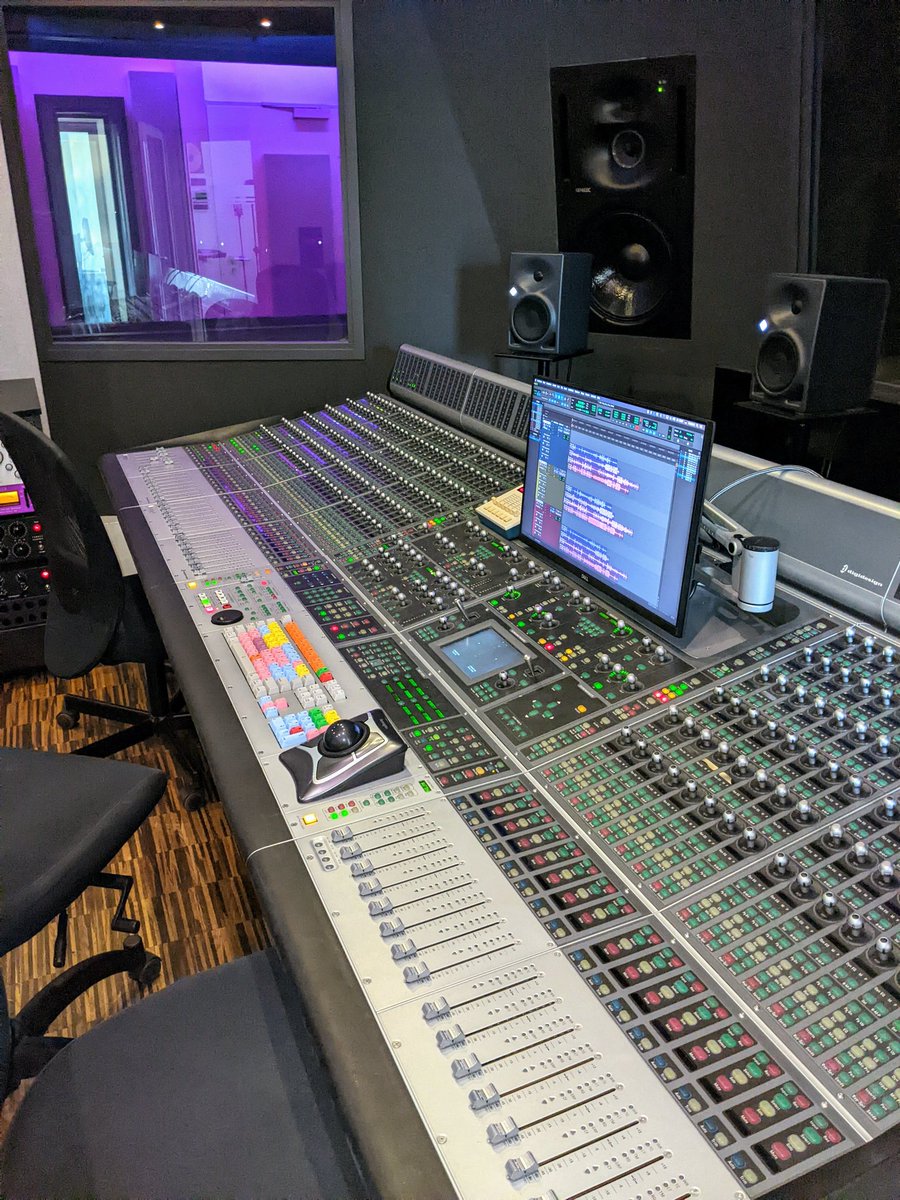 Da_Revolution_'s tweet photo. Recording sounds for a promotional dubbing
Weapons of choice :
Sennheiser MKH 800 Twin
Neumann TLM 67
@sae_institute
#foley #sound #artist #recording #dubbing #sennheiser #neumann #digidesign #protools #studio #mixing #producing #mastering https://t.co/XTq3AIVfYE