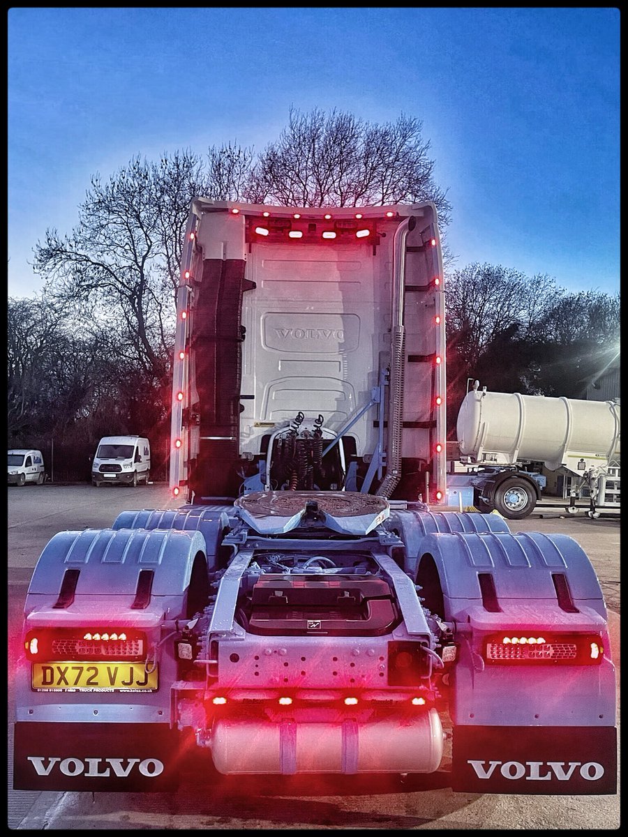 O5OGT's tweet image. And that Ladies &amp;amp; Gentlemen is a wrap for 2022
@Collins_Earth Transport team.
@VolvoTrucksUK FH 65ton tag #1 completed &amp;amp; ready to hit the Road Jan 3rd 
Thanks to: Jack @HartshorneGroup 
Penn Commercials @KelsaTrucks R&amp;amp;M Engineering @CVHydraulics Unique Graphics 
#bringiton2023