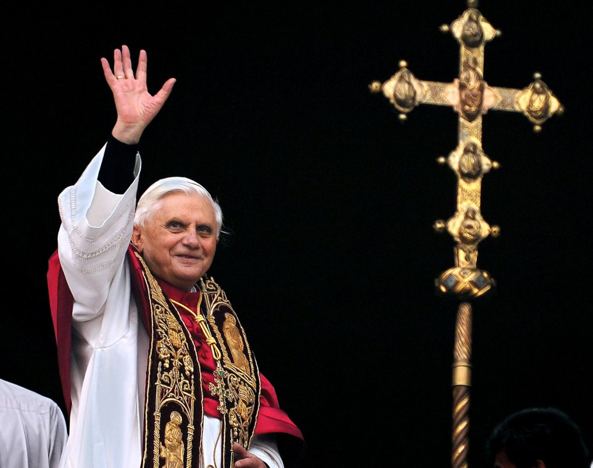 samoht_FC's tweet photo. RIP Pope Emeritus Benedict XVI. https://t.co/zf0TgFnjNJ