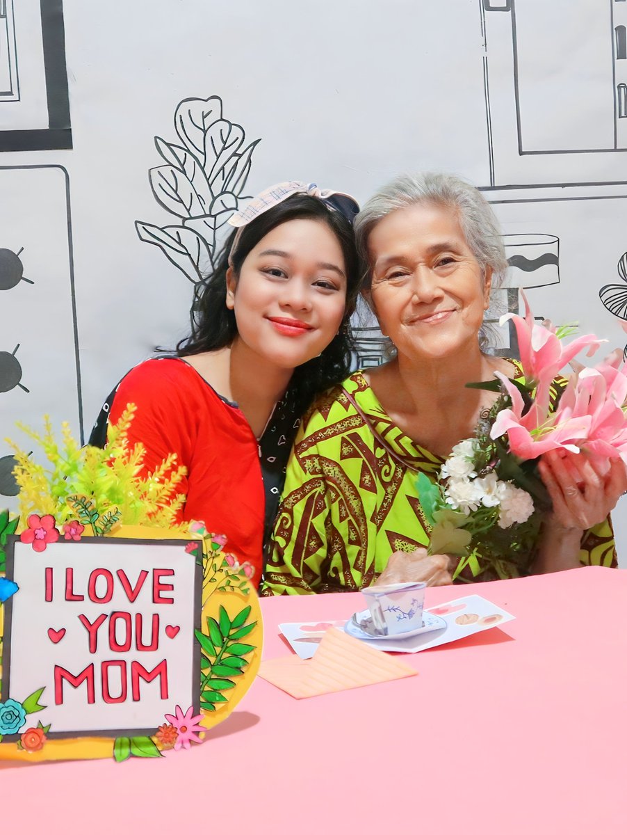 sorakeki's tweet photo. @aquajapan_id Selamat Hari Ibu. Ibu adalah Ratu di hatiku,Aku Sayang Ibu untuk selamanya 👵❤🙆‍♀
Produk elektronik yang ingin aku berikan pada Ibu adalah Smart TV untuk hiburannya di rumah.
#IbuHebatZamanNow #HappyMothersDay
#AquaJapan @aquajapan_id @reri_prihastuti @BlessPutri @ReresNdutt https://t.co/uldC6Y91L3