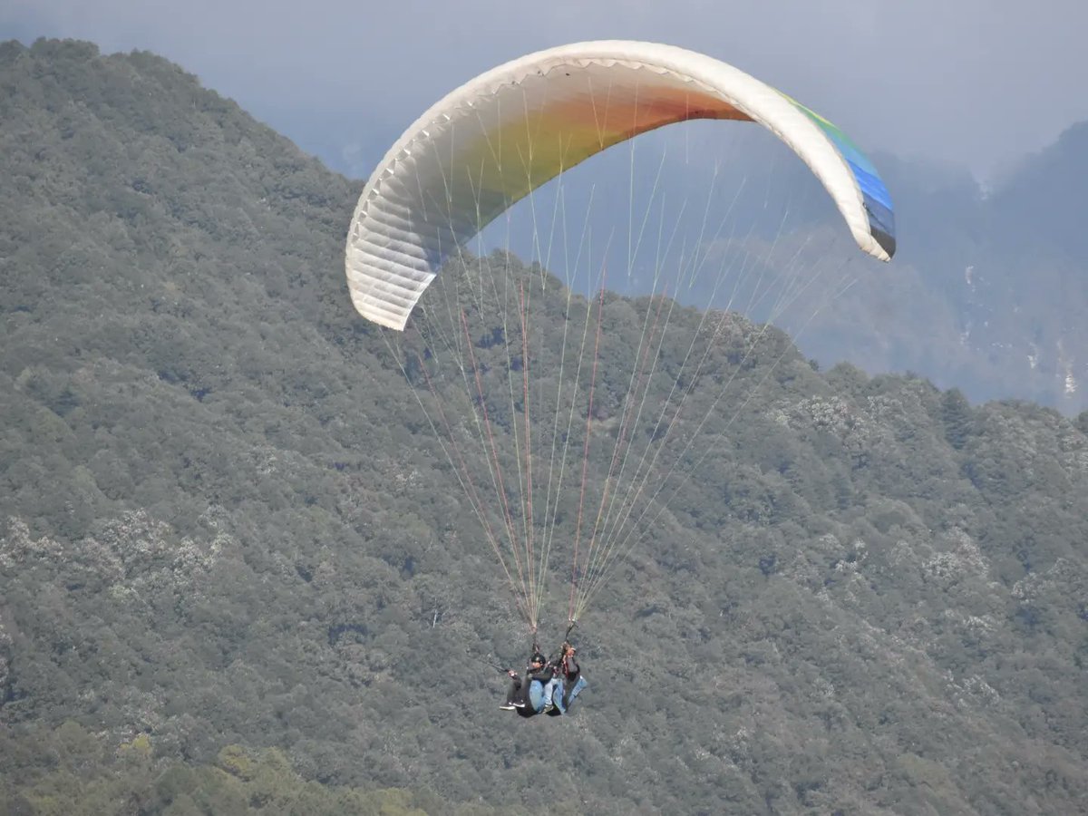 AmiyaKushwaha's tweet photo. 2022 ends with an adventurous note 🥳 #paragliding #birparagliding #paraglidingatbir #bir #birbiling https://t.co/mUfmRJxlHW