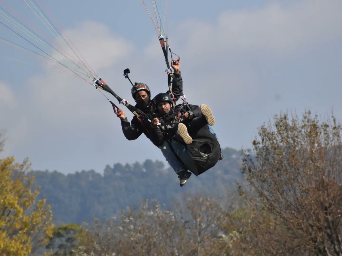 AmiyaKushwaha's tweet photo. 2022 ends with an adventurous note 🥳 #paragliding #birparagliding #paraglidingatbir #bir #birbiling https://t.co/mUfmRJxlHW