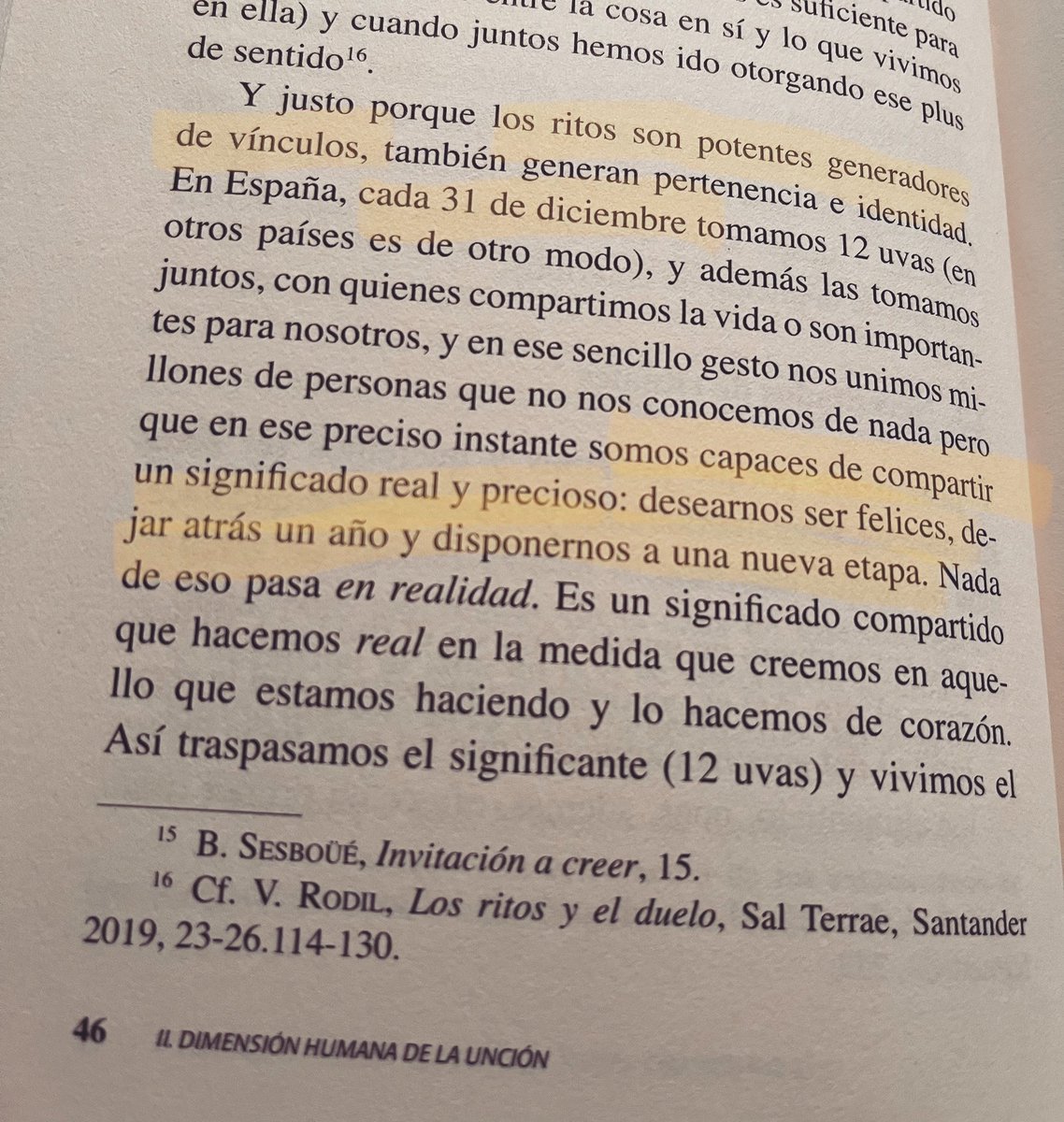 rosaruizarmi's tweet photo. “La unción de enfermos”, Sal Terrae 2023. Porque todo es un proceso entre la vida y la muerte de mil formas. Al tomar las #uvas, con quienes estemos y con quienes nos gustaría estar. #nochevieja #nuevoaño #quererse #caminar #vivir #esperanza https://t.co/WmD7Zwva5O