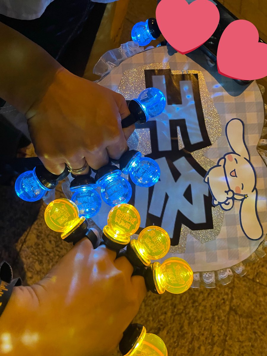 Luna72me's tweet photo. 気づいたら今年残り30分…！

お取引でお世話になった方、そこから仲良くしてくれてる方、一緒にオタ活してくれた方…

たくさんの良縁に恵まれた素敵な1年でした♡
来年もよろしくお願いします🌸 https://t.co/eXGCJ9gJNF