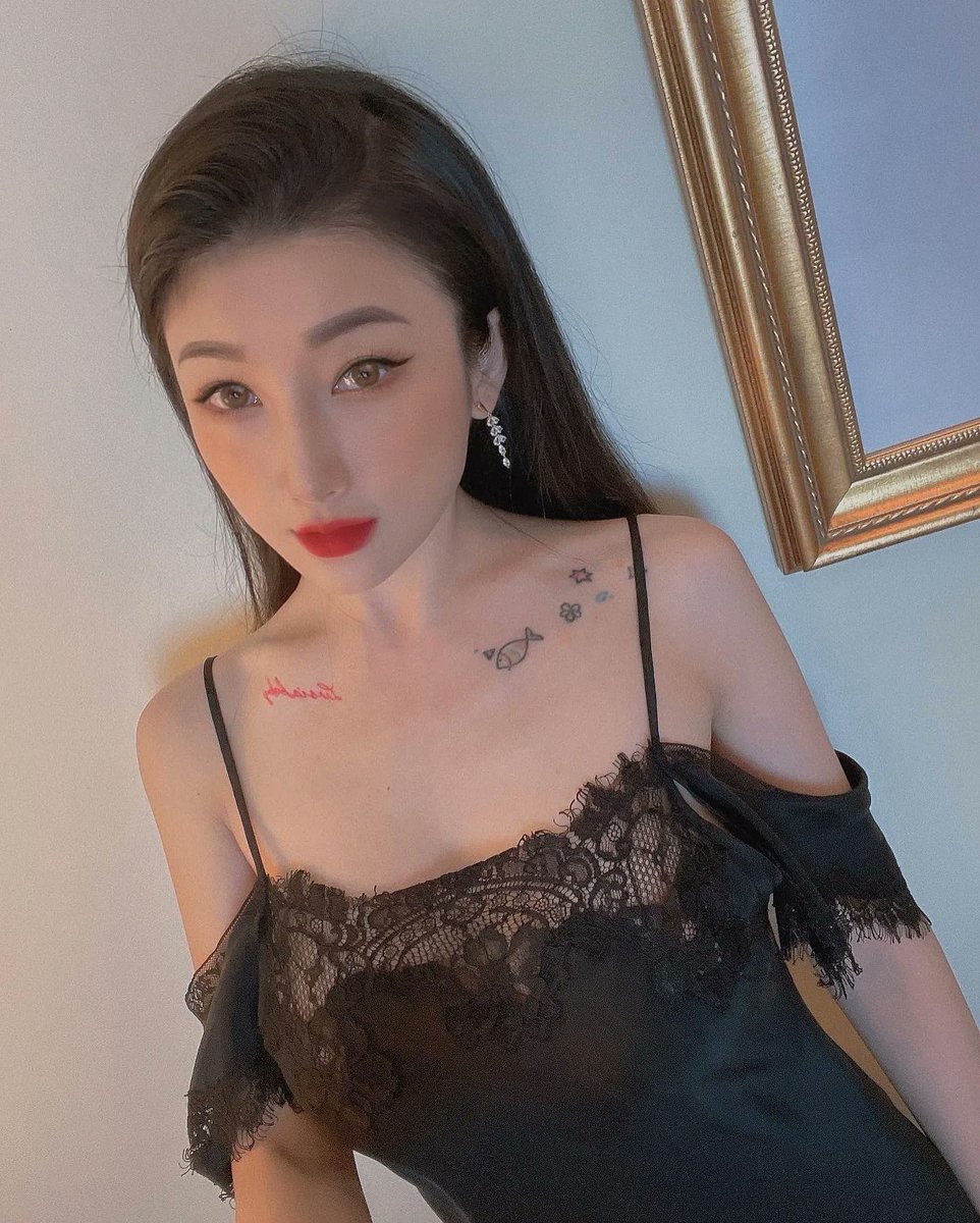 Windfall_cc's tweet image. The fireworks are clustered with snow, and the New Year is seen on the river.