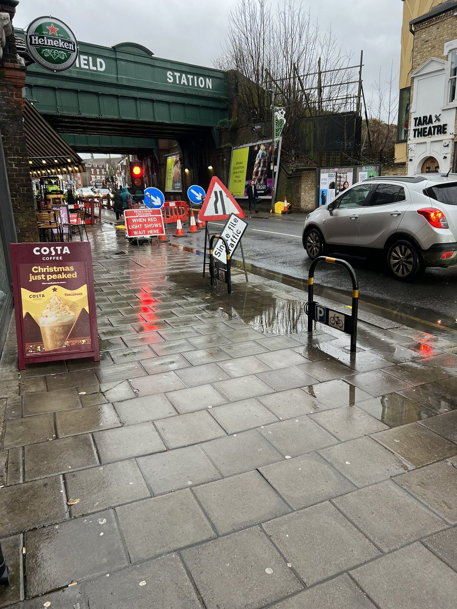 Let’s make #earlsfield even harder for local shops to trade, no #earlsfieldstation for 3 weeks and now traffic chaos <a href="/wandbc/">Wandsworth Council</a> <a href="/EarlsfieldSW18/">Earlsfield Locals</a> <a href="/EarlsfieldTalks/">Earlsfield Talks</a> 🤦‍♂️🤦‍♂️