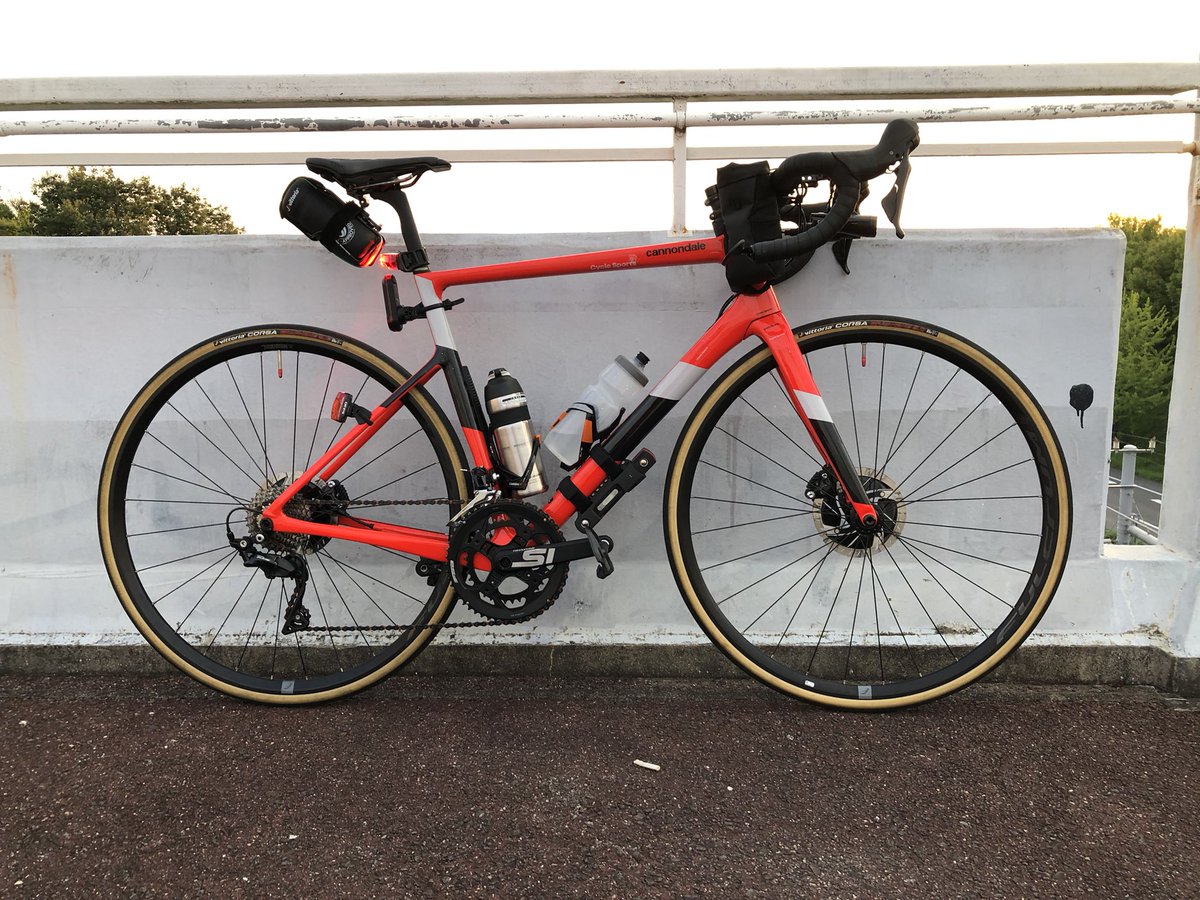 ssecd1052020's tweet photo. 型落ちで買った
JAMIS 
Venture TIAGRA3×9(2005?)

から長ーい休止を経て

cannondale 
SUPERSIX EVO CARBON DISC 105(2020)

に乗り換えてゆるゆる走っております。
謎の(事実上)2台持ちです。 https://t.co/5dgGrcsh3z
