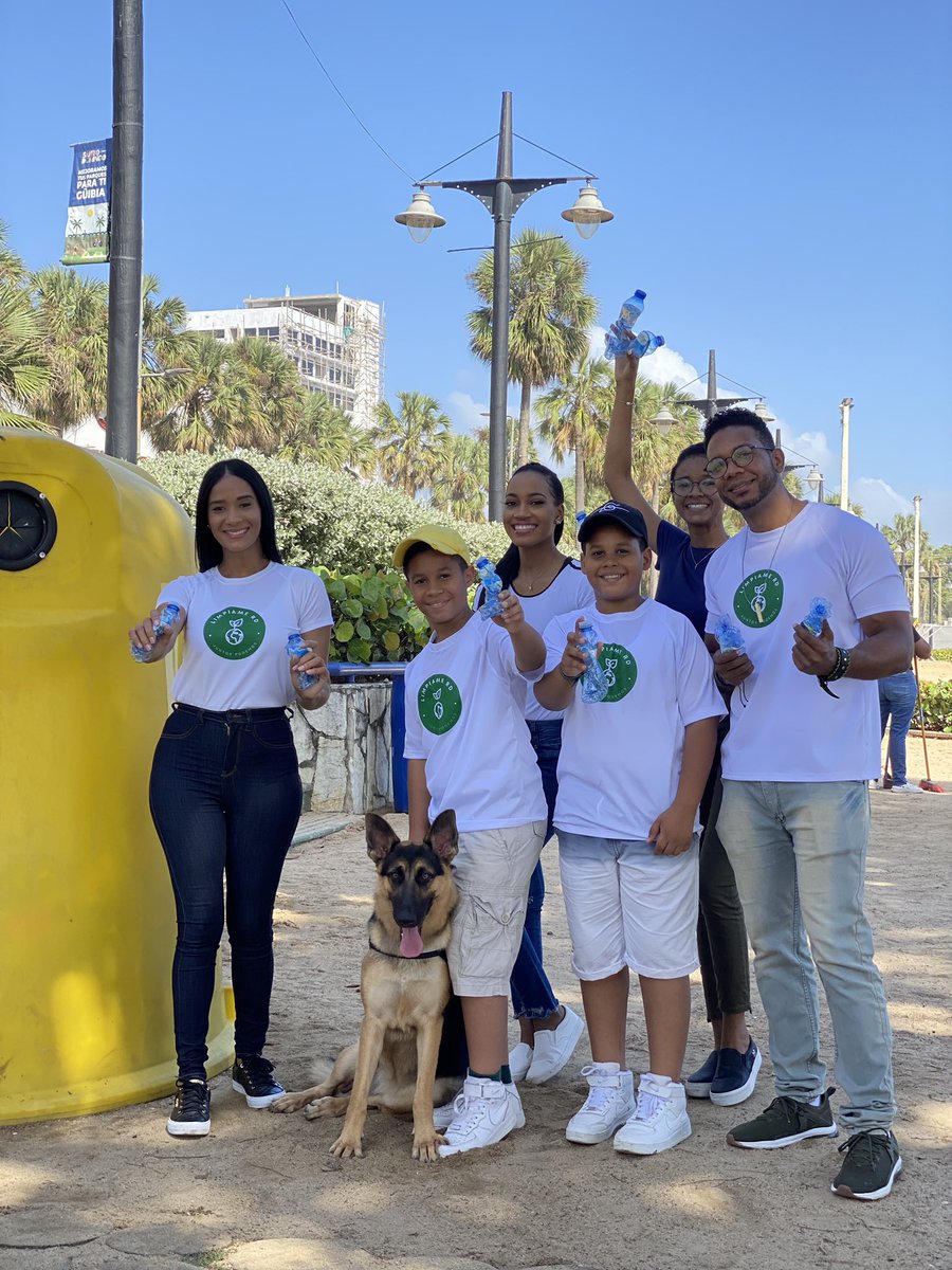 NathalyMusseb's tweet photo. Llenos de energía y entusiasmo cerramos nuestra última jornada de reciclaje del año 2022♻️🙌🏼 @limpiamerd 

Punto Nuvi Plaza Güibia, Malecón de Santo Domingo. 

@nuvird @reciclamerd 

#JuntosPodemos #SomosLimpiameRD #Nuvi #JornadaDeReciclaje #LimpiameRD https://t.co/FiiKsr8GWr