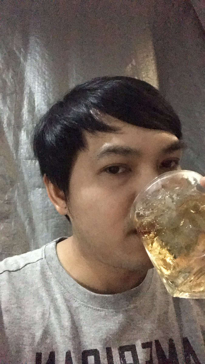 Soul_mate_147's tweet photo. ปีนี้เคาว์ดาวน์ คนเดียวกะได้ เอ้าหมดแก้ว #นิคมพัฒนา https://t.co/U0fvd59kz4