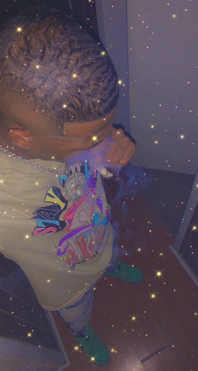 PTE_BEO's tweet photo. On them shrooms I really been trippin 🍄😵‍💫. To the moon I frequently visit🌙 https://t.co/z2fofmHi4r