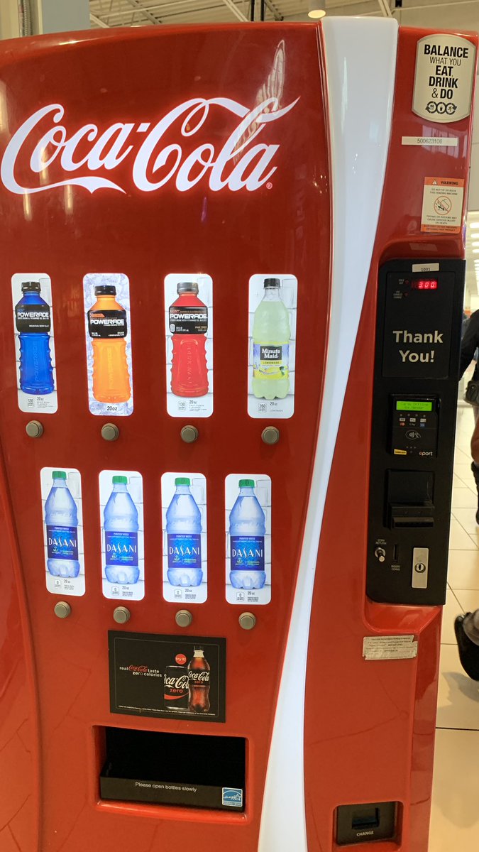 daveta3's tweet photo. How is this possible!!… #cocacola machine just stole my money, it just take my money and then was out of service 😤 #HappyNewYear #robber #stolen #Coke I just leave my money there 😩 https://t.co/tXi9tCFJ7s