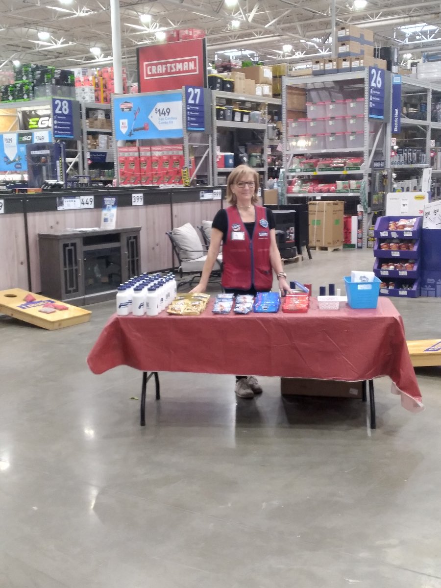 #568NewYear’sEveCelebrationEventAtLowe’s