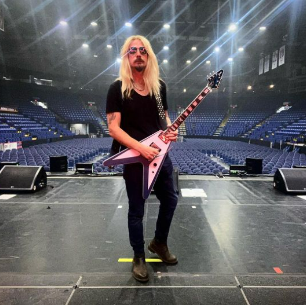 Happy 43 birthday to the Judas Priest guitarist Richie Faulkner! 
