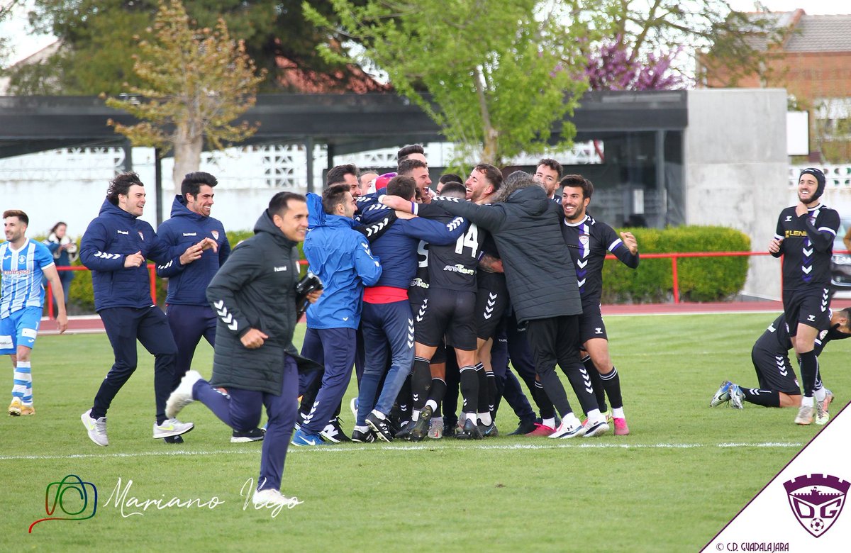 deporguada's tweet photo. 3. 𝐓𝐨𝐜𝐚𝐫 𝐞𝐥 𝐜𝐢𝐞𝐥𝐨
El 23 de abril teñimos Tarancón de morado 
Fue un día histórico en el que logramos ascender y ser campeones de liga por primera vez en la historia https://t.co/dsvXU1EIYg