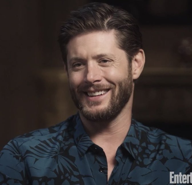 Rose_ackles_'s tweet photo. Jensen Ackles in this outfit was such a serve fr https://t.co/6VGOEADjnk