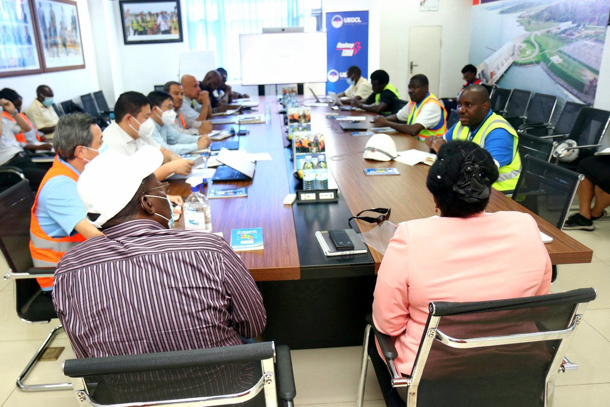 guguddetvuganda's tweet photo. The Minister for Energy and Mineral Development, @NankabirwaRS, visited #Isimba HPP this afternoon on purpose to check on the status of the spillway restoration plan and other corrective actions planned for the plant's Defects Liability Period.
#GuguddeTvUpdates #GuguddeTvUganda https://t.co/Ark0cZ7DTe