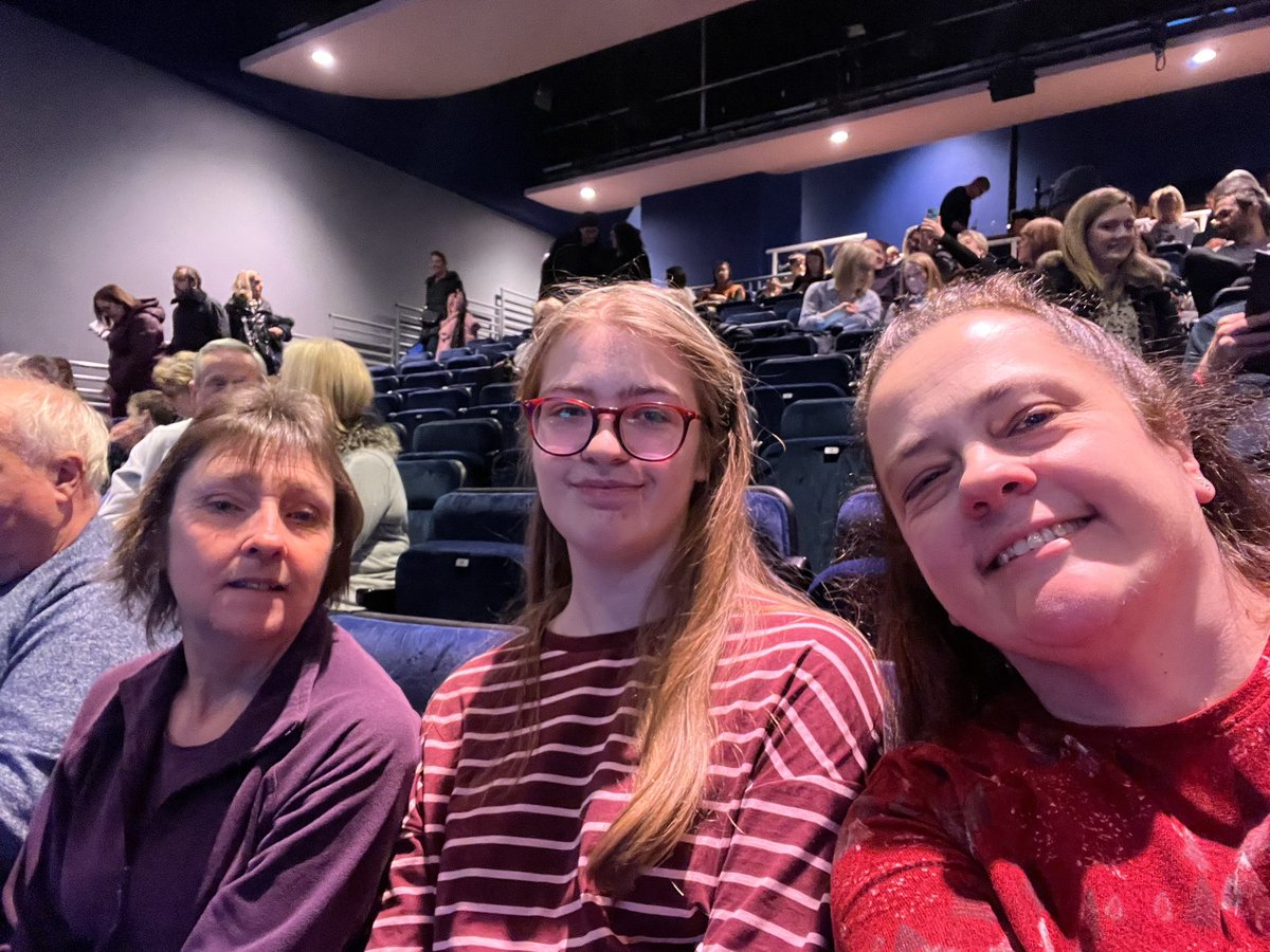 chrisasmith43's tweet photo. #LTHPanto Ready for our annual NYE trip to the panto… oh yes we are! https://t.co/adX8eJxZI5