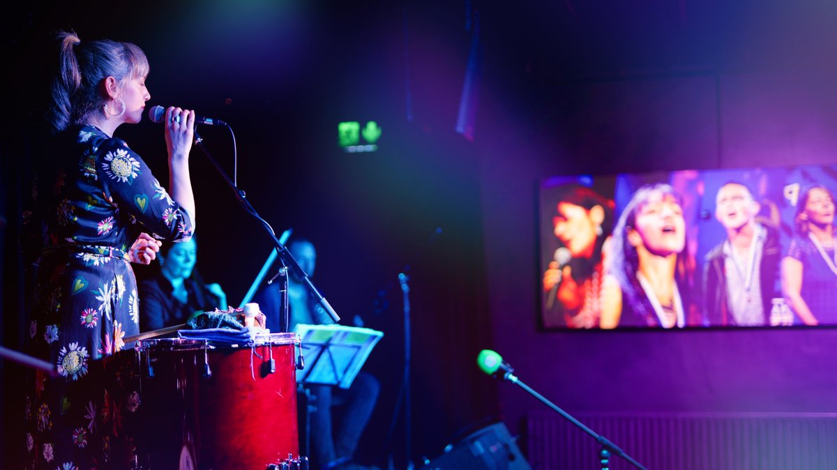 MhicReachtain's tweet photo. súil siar #CCMR ar sheoladh albaim (x2)
#Inion #PiobaireachtnaMí mar chuid d'Fhéile Ealaíon Cheathrú na hArdeaglaise @Cqaf
@raidiofailte @innikmusic @EannaOCroinin @Cqaf @ArtsCouncilNI @AmhranaiochtG @ITMADublin @Signscript @bladhairernag @MickKennedy76 https://t.co/AZWfuRSd9J