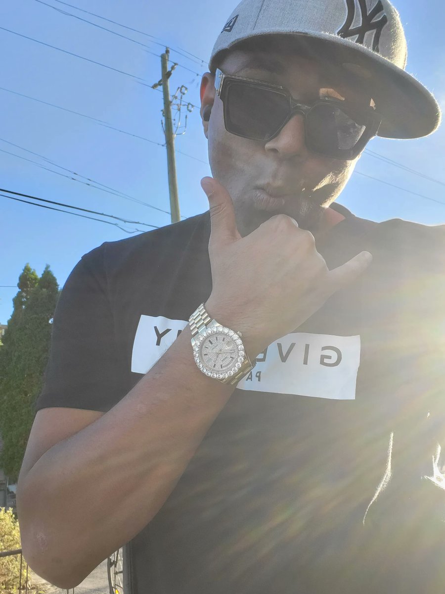 Nobody really likes us except for us 😎 🤙

#dope #hiphop #music #rap #artist #selfie