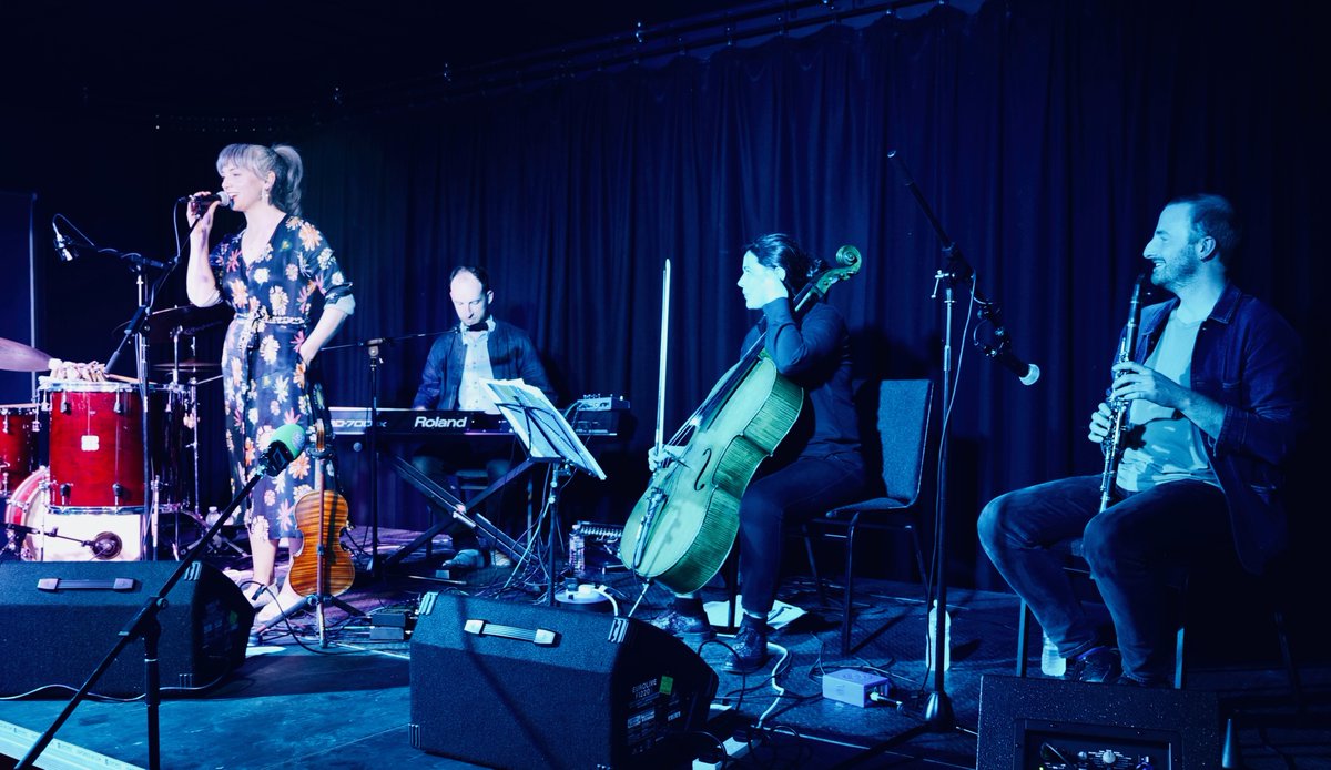MhicReachtain's tweet photo. súil siar #CCMR ar sheoladh albaim (x2)
#Inion #PiobaireachtnaMí mar chuid d'Fhéile Ealaíon Cheathrú na hArdeaglaise @Cqaf
@raidiofailte @innikmusic @EannaOCroinin @Cqaf @ArtsCouncilNI @AmhranaiochtG @ITMADublin @Signscript @bladhairernag @MickKennedy76 https://t.co/AZWfuRSd9J