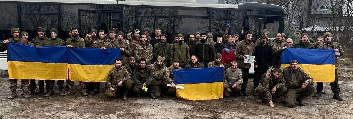 kozako01's tweet photo. Otro intercambio de prisioneros tuvo lugar. Ucrania recuperoa  140 defensores
Entre ellos se encuentran los heridos, así como los defensores de #Mariupol, la isla de #Zmiiny, los voluntarios de TRo de #Slavutych y los padres e hijos
👇 https://t.co/MY8y3FtfkA