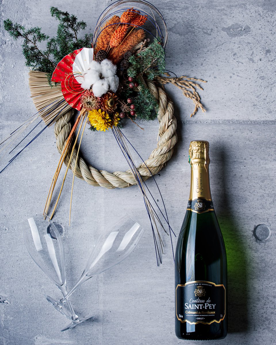 あけましておめでとうございます🎍✨

みなさんが2023年最初の一杯に選ぶのは、どのタイプのボルドーワインですか？私たちのおすすめは…やっぱりシュワシュワのボルドークレマン(泡)🥂✨
今年もみなさんと一緒にボルドーワインのおいしさや楽しみをたくさん分かち合えますように😊