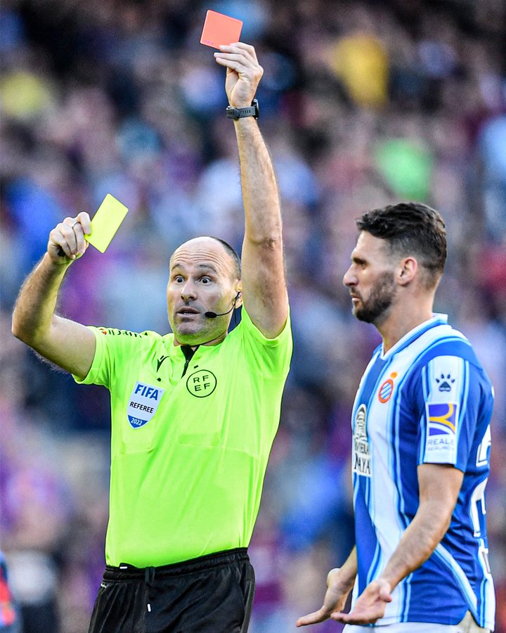 Vittig Es Conform Barcelona draw with Espanyol after Mateu Lahoz refereeing chaos