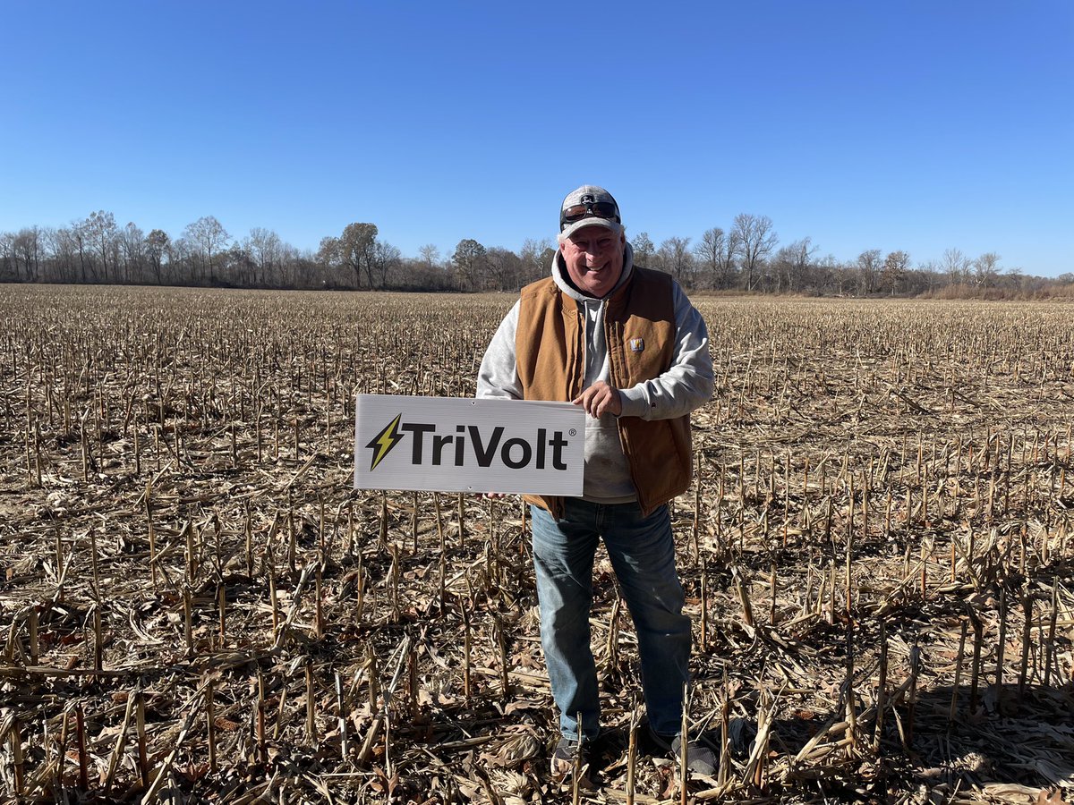 CropProIN_KY's tweet image. So your new year’s resolution includes using a crop protection product that has burn down, residual and reactivation.  This is probably the sign you’ve been looking for.  @Bayer4CropsUS @BayerCropProUS #TriVolt #CleanFields