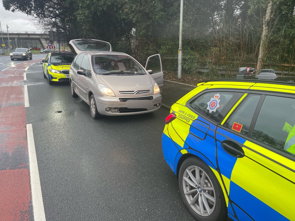 LancsRoadPolice's tweet photo. Vehicle stopped by #HO31 on Garstang Road.
The driver provided false details but the fingerprint device revealed his true identify. Driver arrested for drug driving, disqualified driving, no insurance, possession of offensive weapons + obstruct Police.
@DrugWipeUK
#T1TacOps https://t.co/UTN9QxxbFY