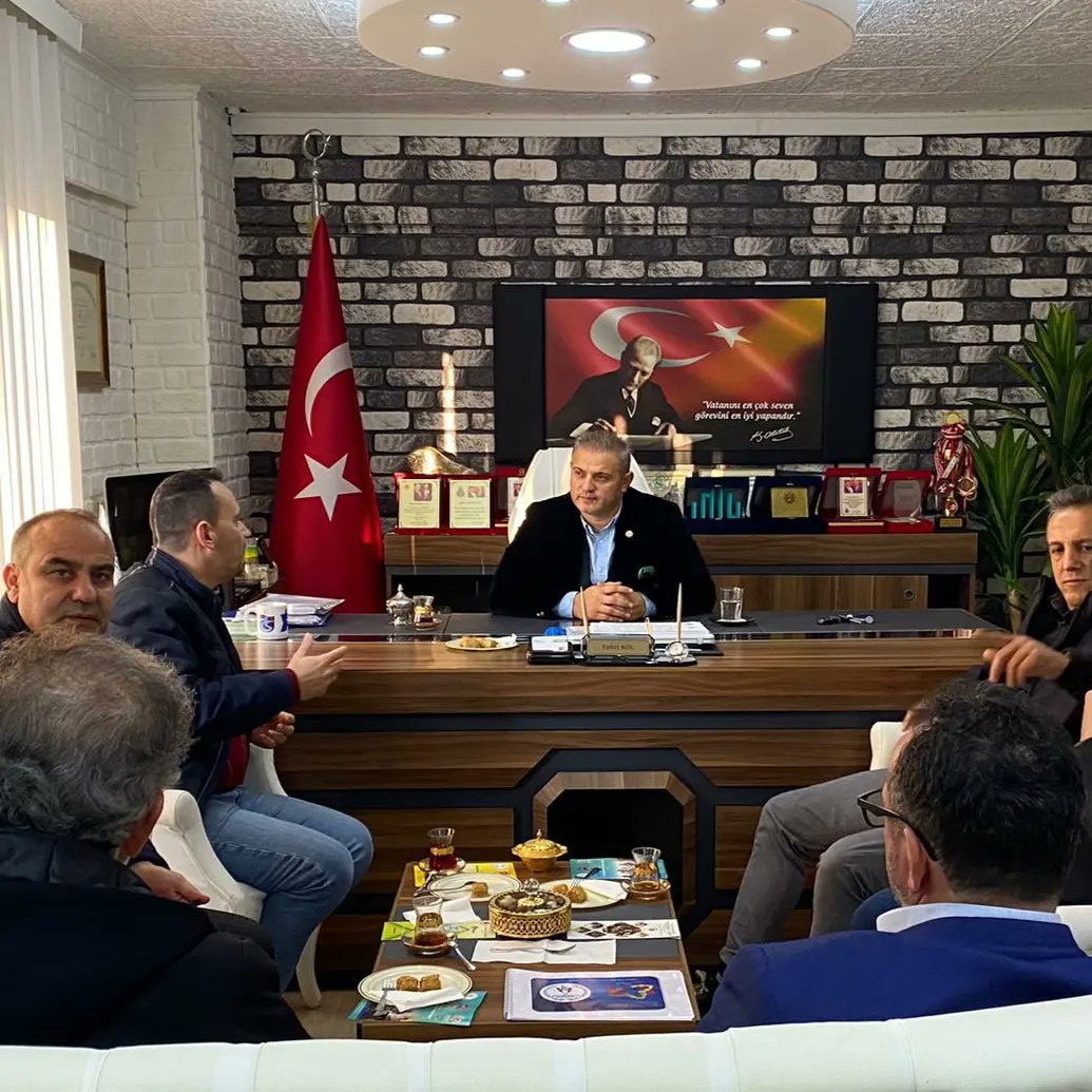 SevgiSeli2002's tweet photo. Ataşehir Deva Partisi  İlçe Yönetim Kurulu üyeleri bizleri ziyarette bulup, Sn. Ali Babacan beyin selamını getirdiler. Karşılıklı sohbet edip çalışmalarımız hakkında bilgi alışverişinde bulunduk. Nazik ziyaretleri için teşekkür ederiz. https://t.co/mxOjpQobp5