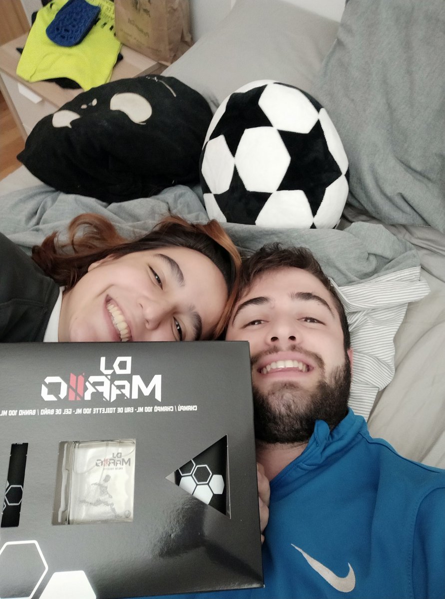 sergild9's tweet photo. @DjMaRiiO ha sido comprarme la colonia y que una chica apareciera en mi cama. Espectacular https://t.co/0LopYivDQ5