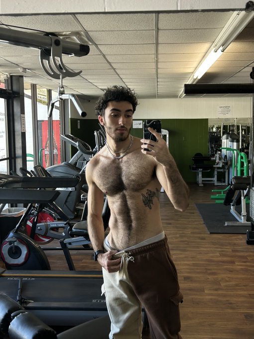 Happy new years let's start 2023 with the best energy possible ⚡️ https://t.co/wCtru9kvj6