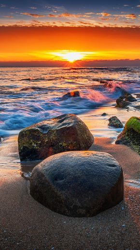 Coast, rocks, sunset, sea, waves... 2023... 
Aftellen naar 'rust'... 😎 🌻