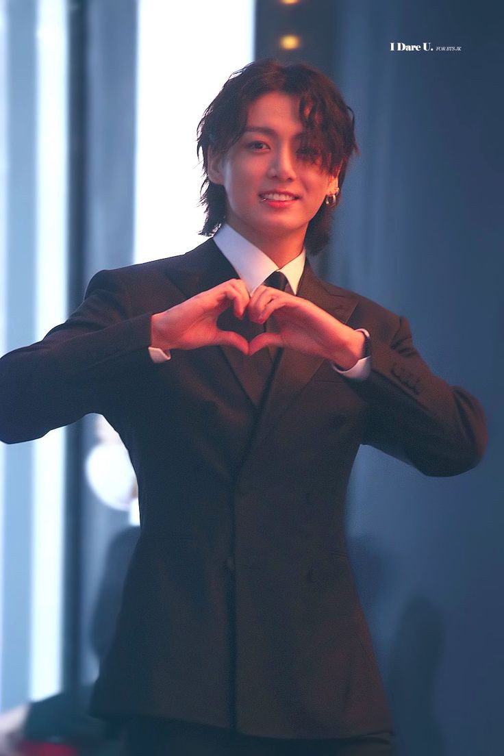 Happy new year guys !! 🎉🎉 May this year you get everything you've wished for... Stay happy and healthy and let's be together for a long time 💜💜