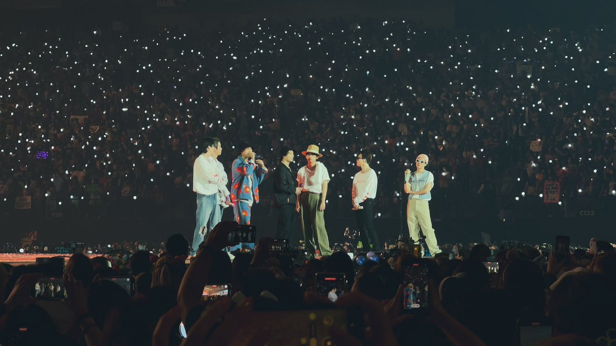 _dkmin's tweet photo. [BTSVT] 

It still feels surreal that I saw my ult groups this year— to my home and comfort, @BTS_twt @pledis_17 beyond thankful for each and everyone of you 🥹🫶🏻

lets go for a long time, mahal ko kayo always ♡ https://t.co/lbxFRqYOxA
