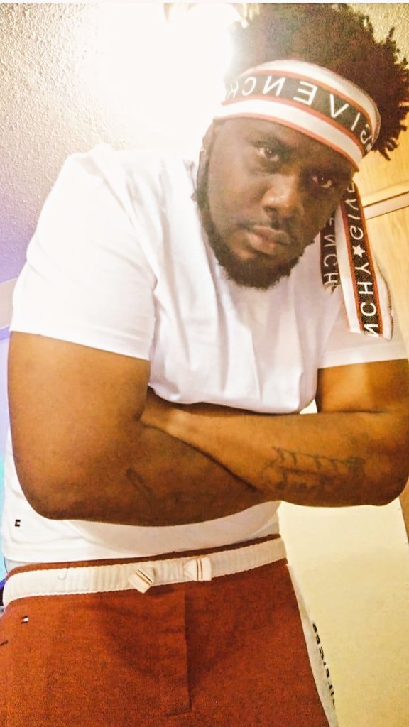 AYE_HIGH's tweet photo. Hitting the gym 💪🏾 https://t.co/gDSyJvVOUD