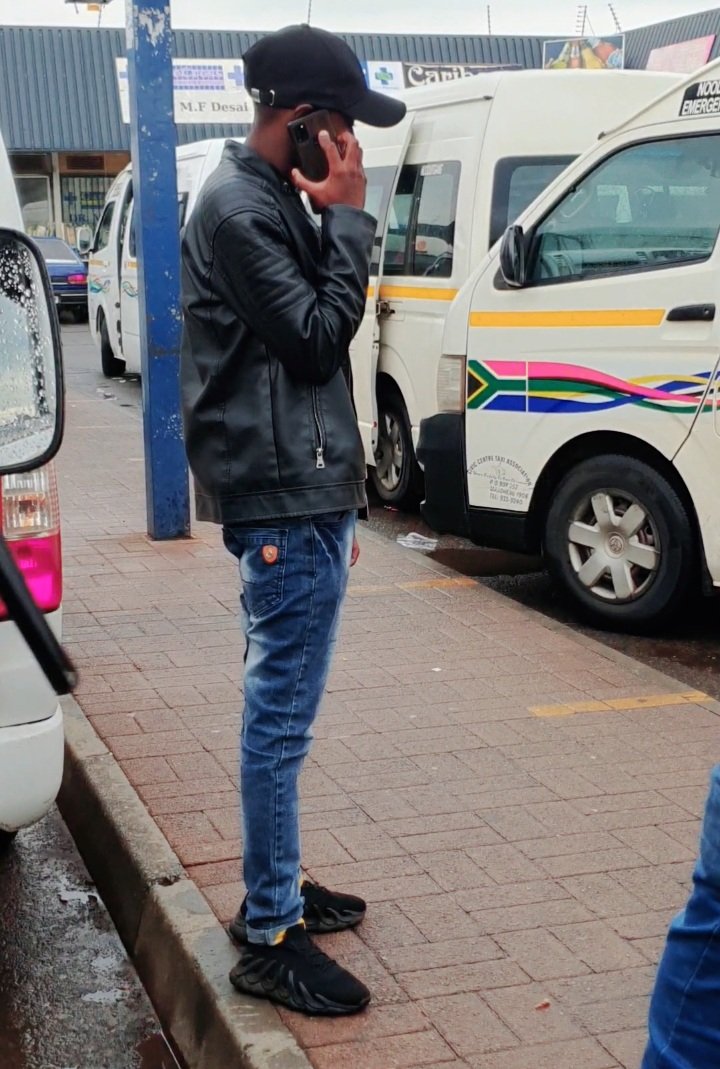 Running a full time operating business is hard ,,u see erbody having fun during the festive while u working like nobody's business 🤯🤯but on the positive side we Makin money so come Jan we'll still be cruising 🛳 🔥🔥💯🤣