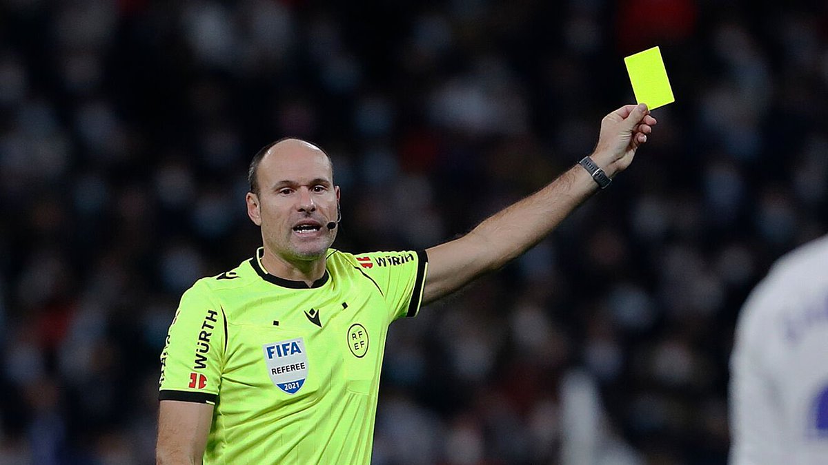Please <a href="/LaLiga/">LALIGA</a> let @MateuLahozESP retire. His presence is not good for football in general. Not one game in control….
