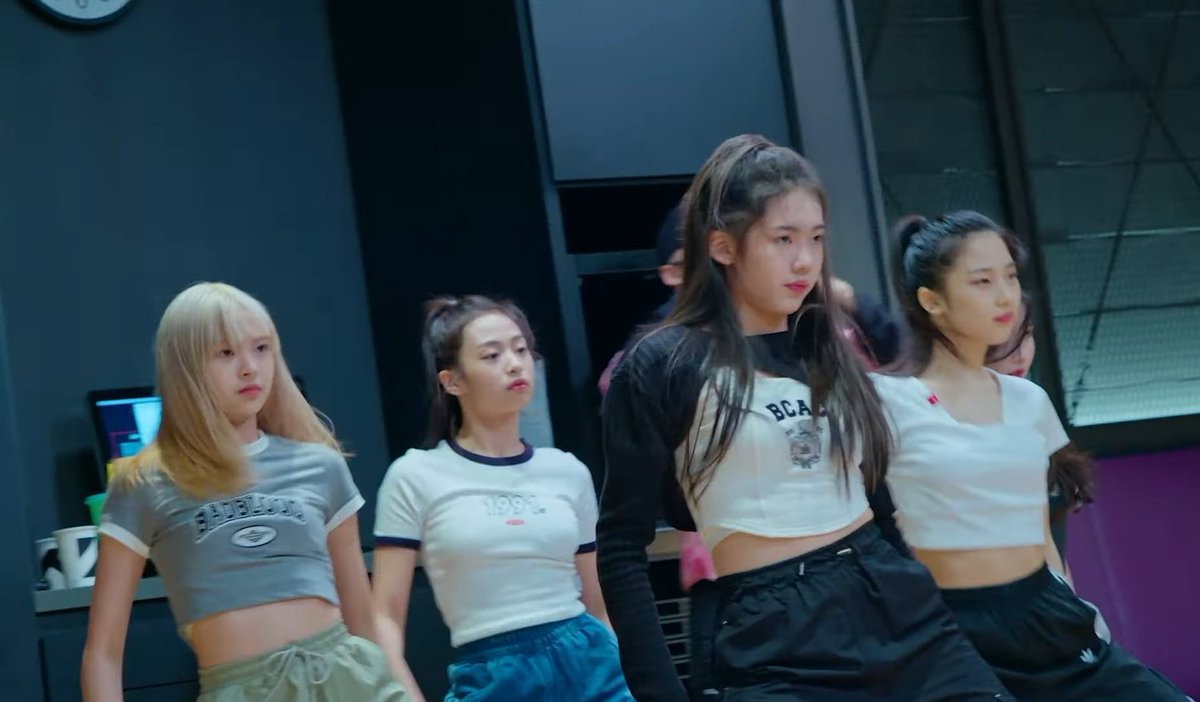 forbaemonz's tweet image. my toxic trait is thinking i was gonna see Jinni here.