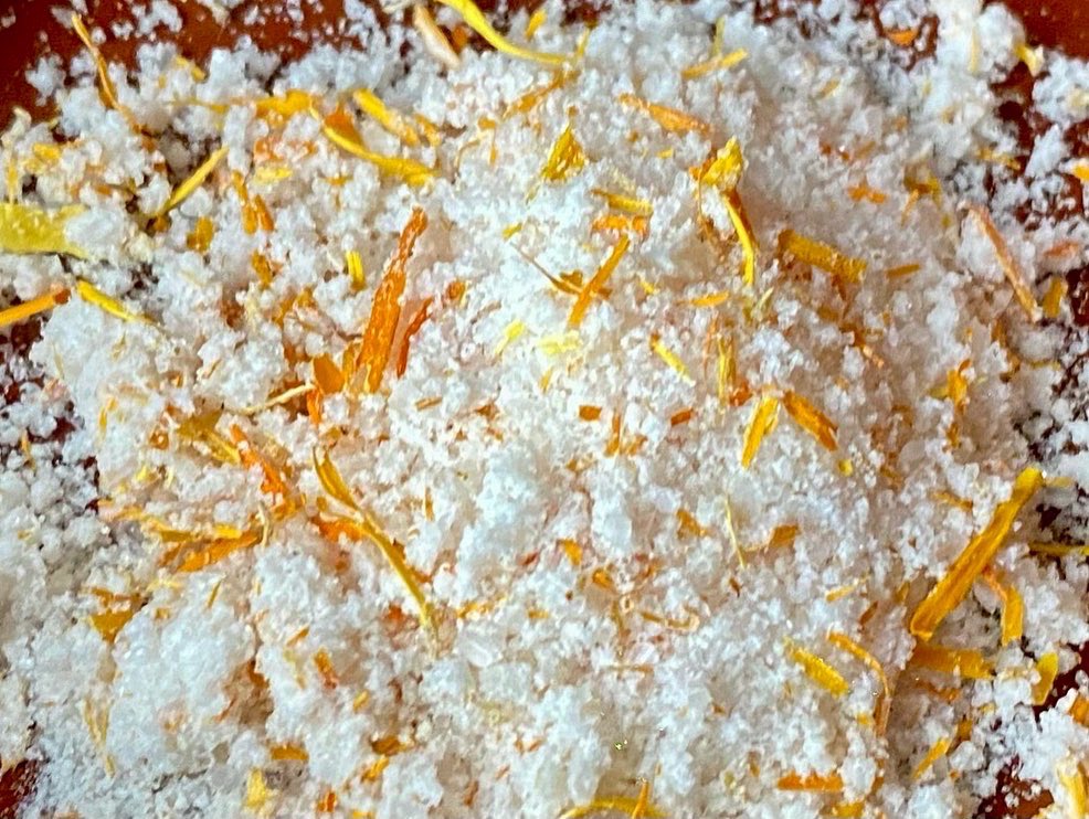 cat_mackerel's tweet photo. Playing with a new Bath Salt recipe today, Calendula and Spice. Perfect on a cold evening. 

#handmade #bathsalts #luxury https://t.co/MPKJnPHnu5