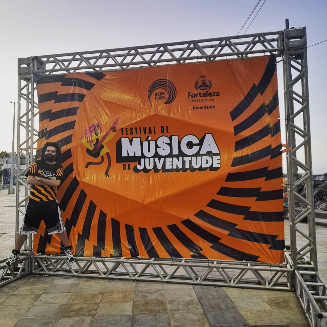 kayo182's tweet photo. Antes que o ano acabe, fotinha do Festival da Música da Juventude 2022. 🐄🛸👽🚷☣️ #orgulhodefazerarte #onovoanormal #eucaioemtentação #dooutroladodoavesso #ondefoipararsuasanidade https://t.co/YsIeWJXahD