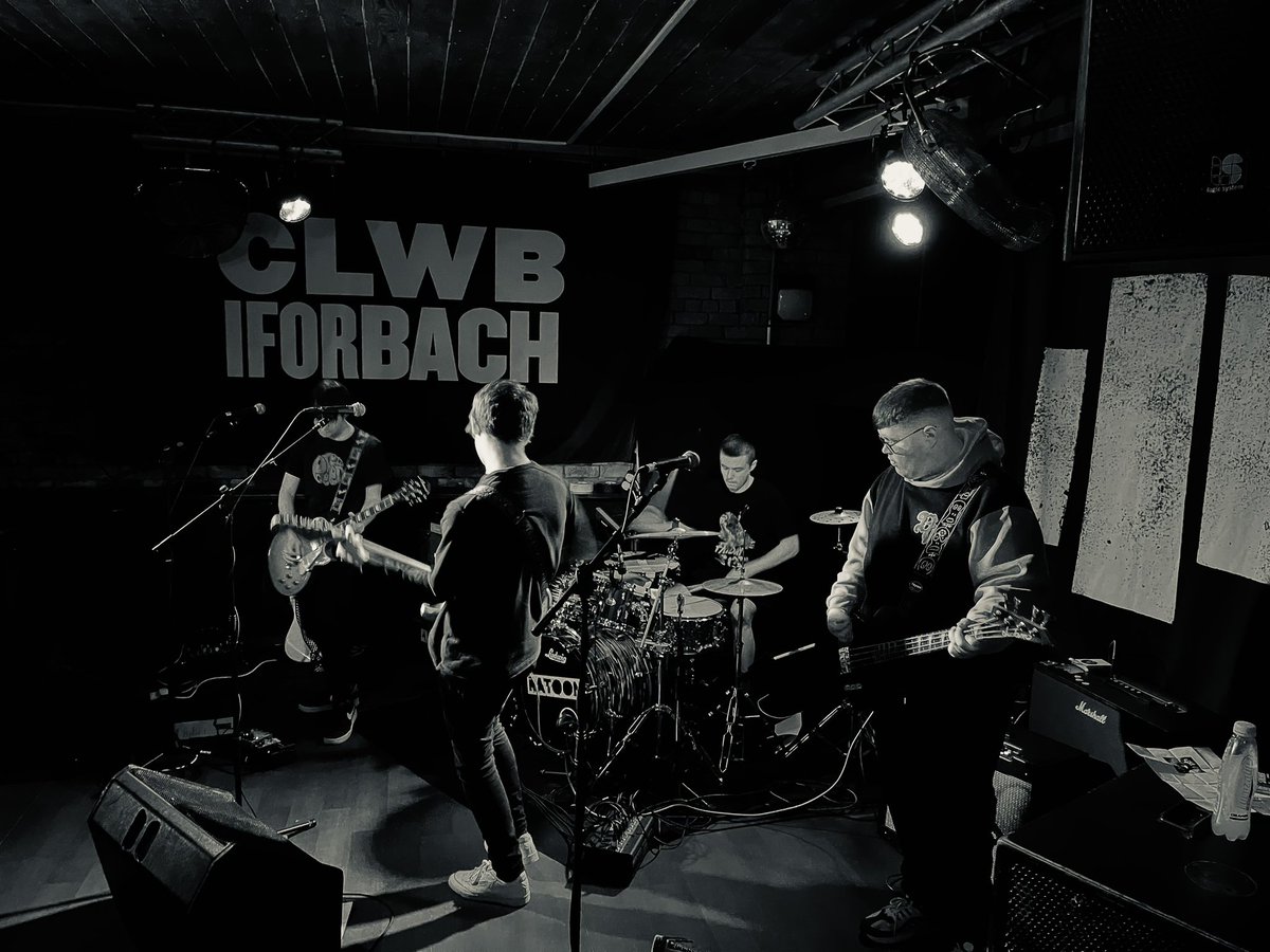 Thank you to everyone who came to see us and streamed our music in 2022, we wish you a Happy New Year and look forward to rocking you all again in 2023 !!!