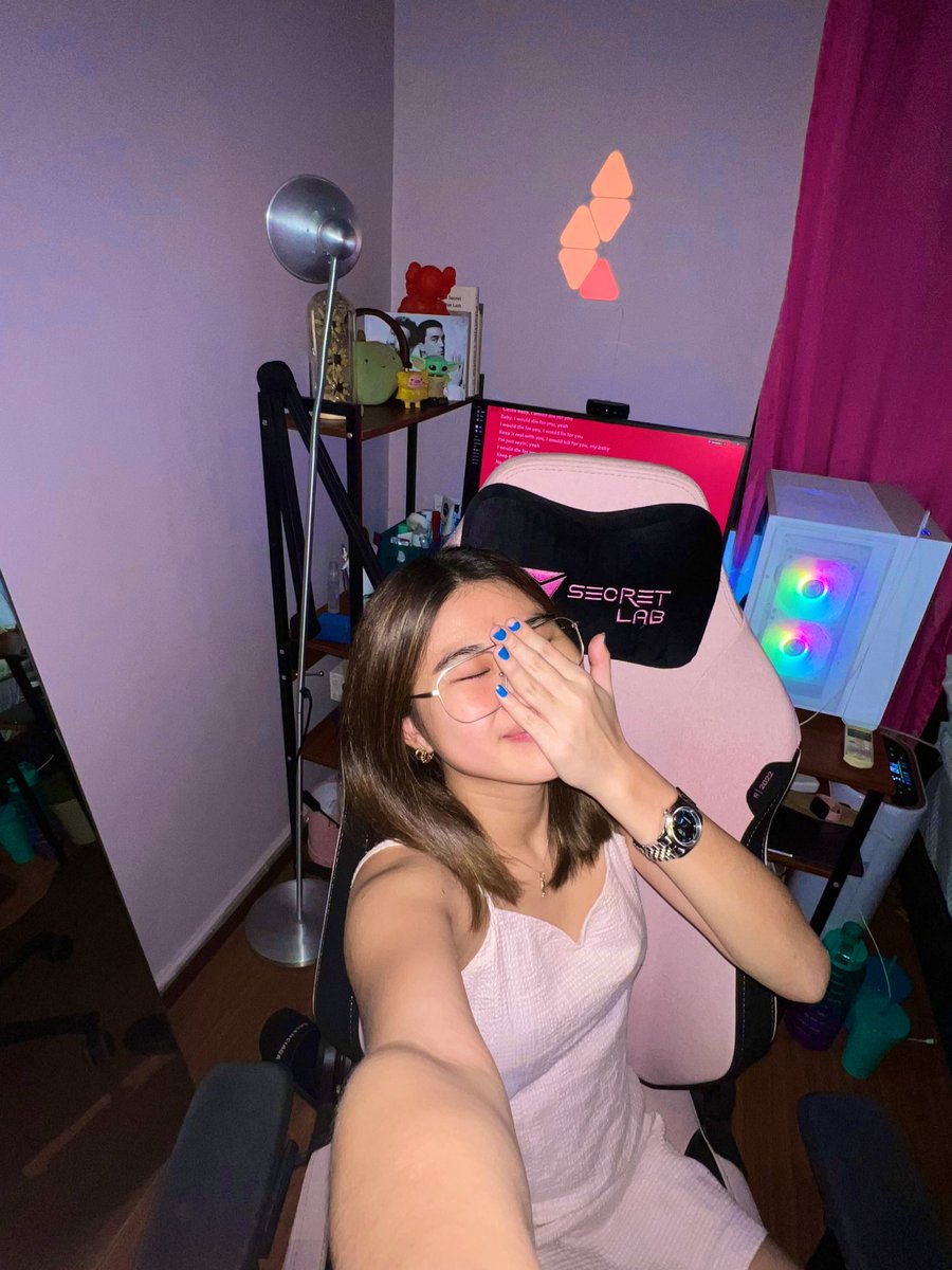 janniine_tan's tweet photo. New Year's Resolution: di na bibili ng sapatos sa 2023🤓👟🫣✨ https://t.co/cC3y3jKv0s