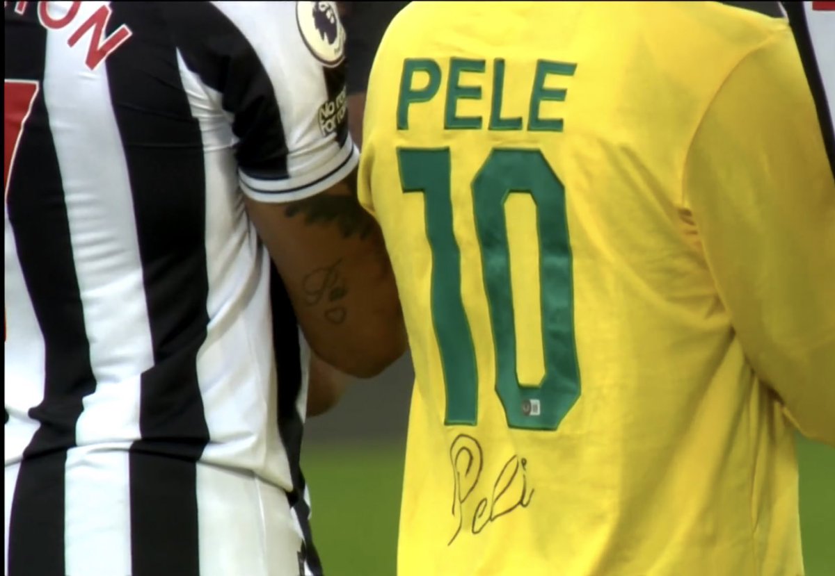 pldadepressao_'s tweet photo. Que bela homenagem do Bruno Guimarães antes do jogo do Newcastle 👑👏🏻 https://t.co/J310nGz95v