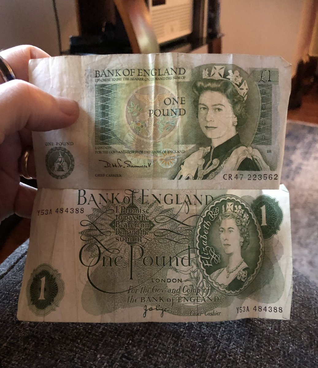 mrkinski's tweet photo. One of my #ChristmasTree presents. I love old coins and currency. #poundNotes #OldMoney #OnePoundNote https://t.co/W5vEFiHKWF