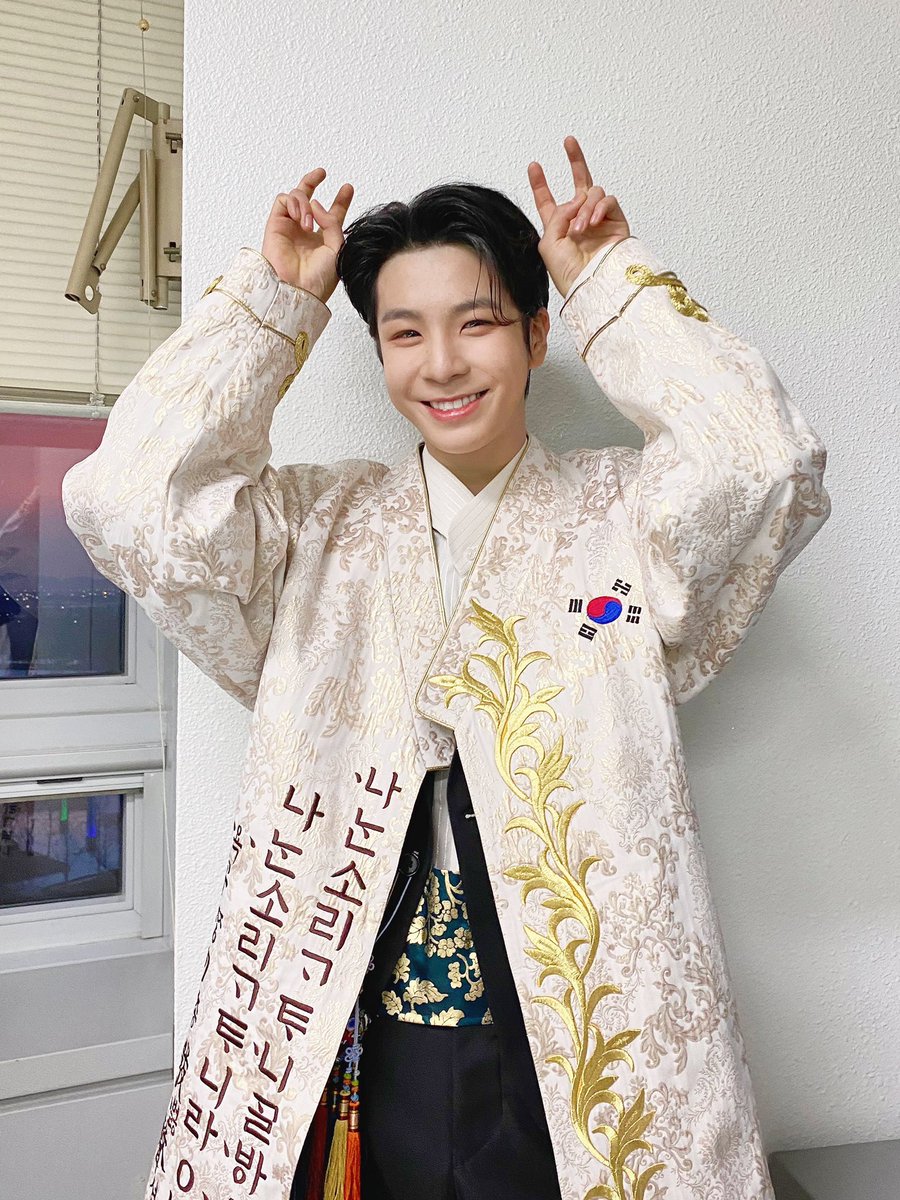 동원사내의 스페셜한 ‘뱃놀이’ 부터 ’댓댓‘까지 잘 감상하셨나요~? 새해 복 많이 받으시고 올해도 동원사내와 함께해요💚

#정동원 #JEONGDONGWON
#사내 #MAN #뱃놀이 #Baennori
#새해복많이받으세요💚