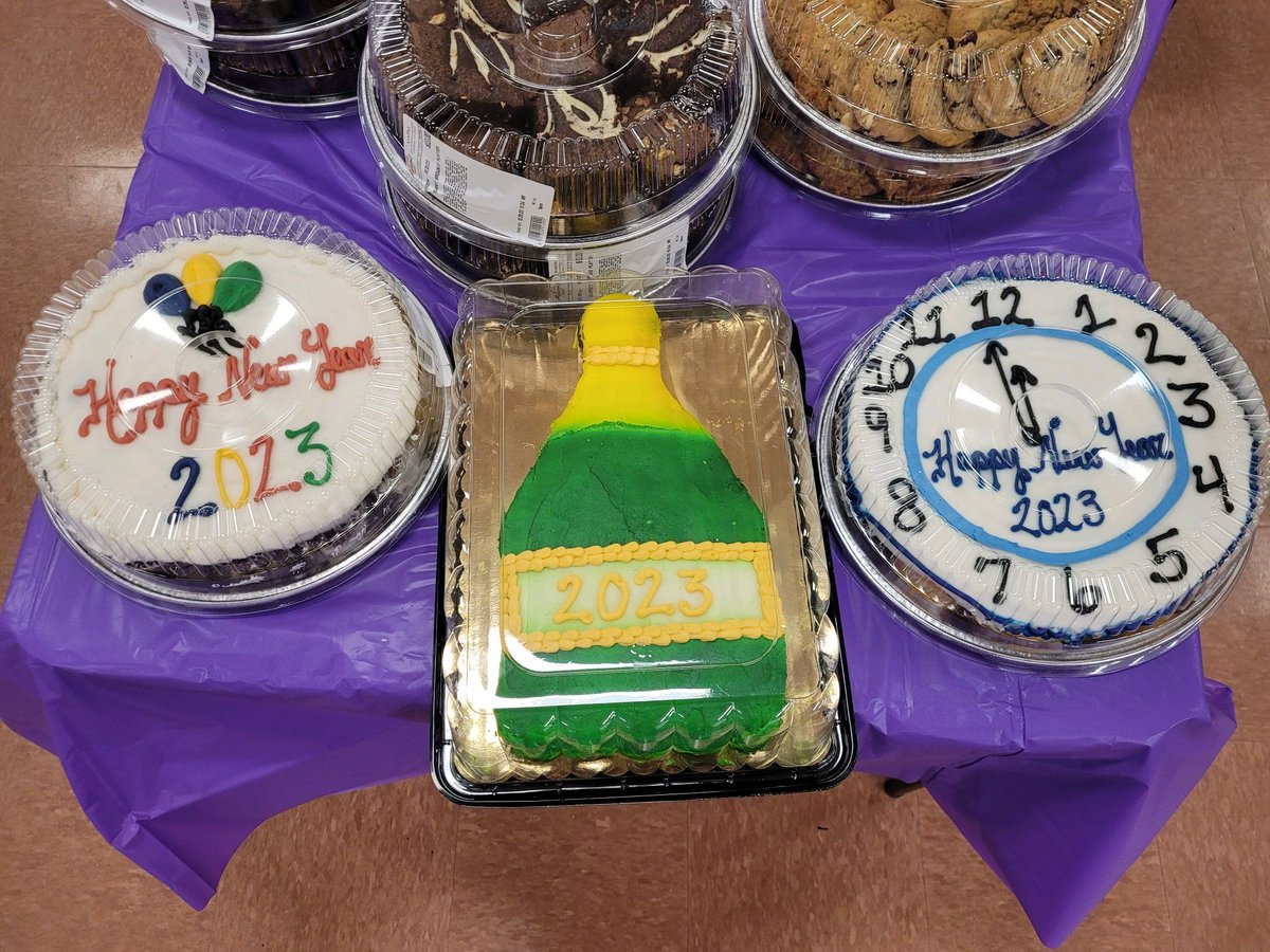 AdamsMarkets's tweet photo. About to get it poppin'?? πΎ
If you're in #AdamsMA, you can grab a delicious pull apart cake from our festive crew!
#CakeArtists #WhenHolidaysMatter #NewYearsEve https://t.co/cJ9ZjJuQQJ